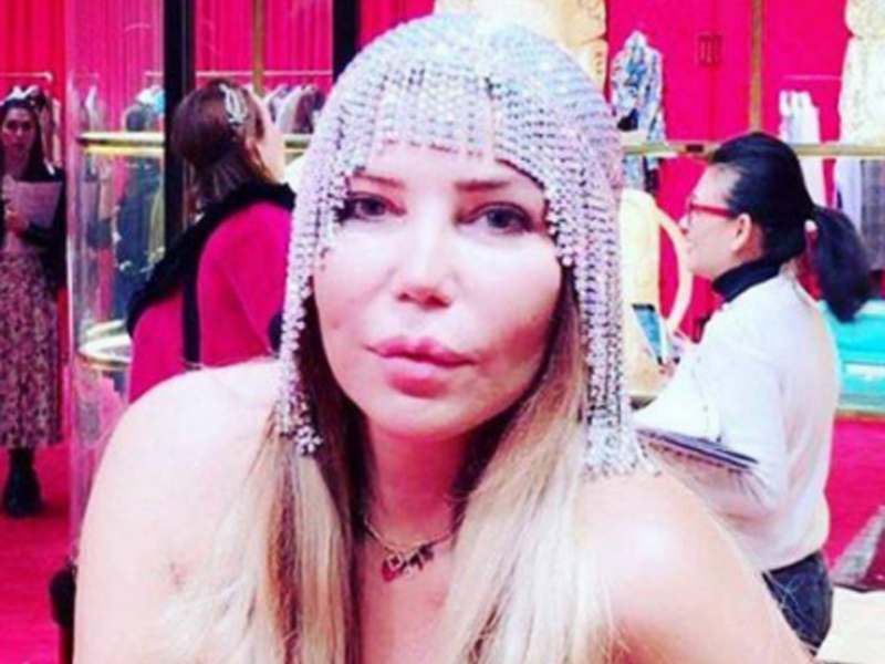 اضغط لمشاهدة الفيديو: مي حريري تصدم جمهورها بصورتها دون مكياج!
